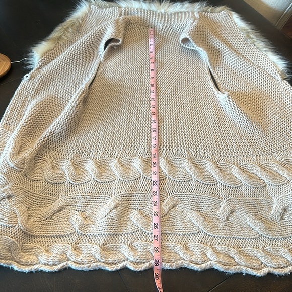 Madison Sleeveless Tan Cable Knit Sweater Vest w/Faux Fur Collar Medium EUC - Picture 10 of 11